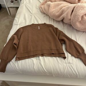 Free People Easy Street Crop Pullover- color:beaver fur